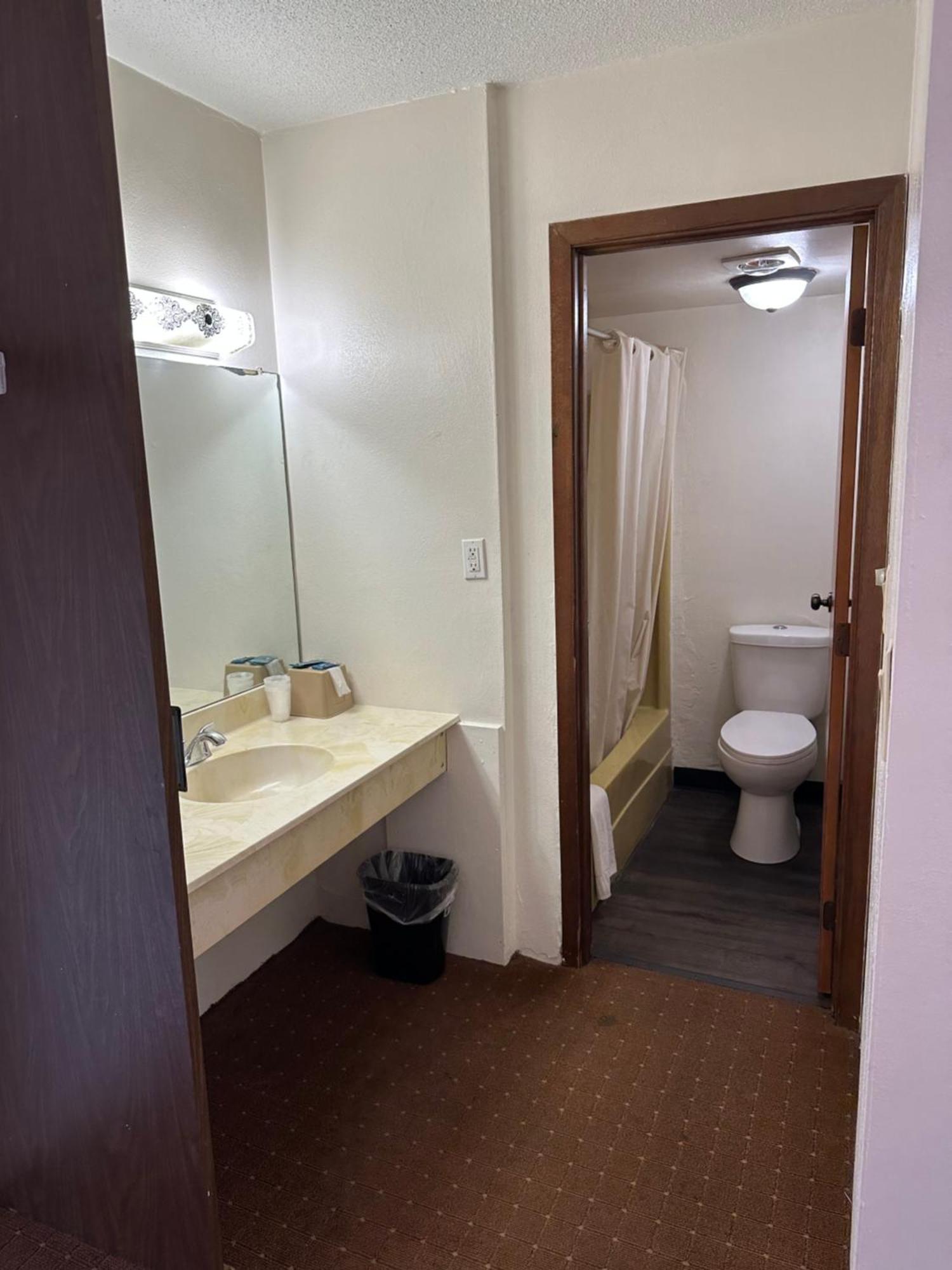 Budget Inn Motel Storm Lake ภายนอก รูปภาพ